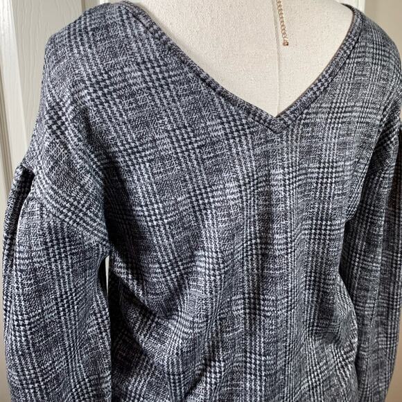 BOBEAU drop sleeves V-back black white plaid hounds tooth small pullover top - Picture 2 of 9